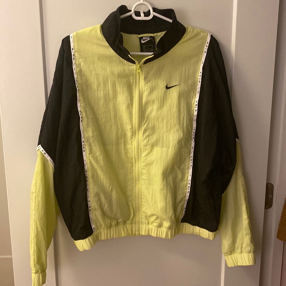 Vintage style Nike windbreaker
